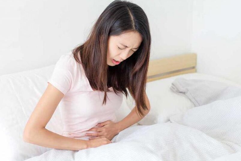 Bauchschmerzen sind ein häufiges Symptom einer Wurminfektion. 